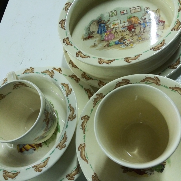 Royal Doulton Bunnykins Blown Away--8 Piece Set